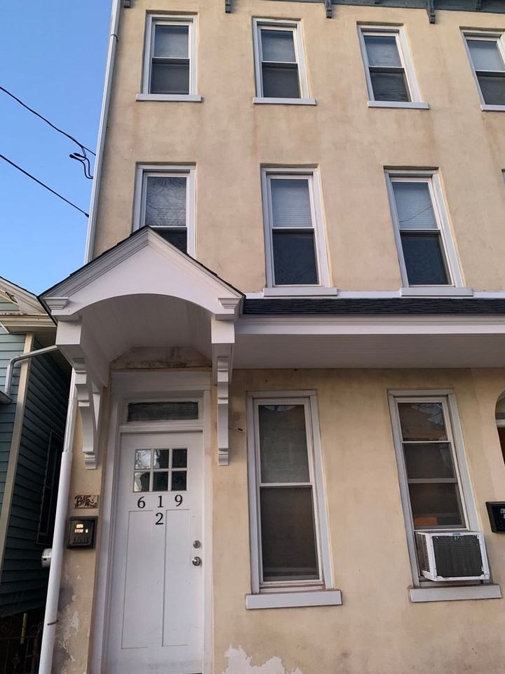 619 King St. - Photo 2 of 10