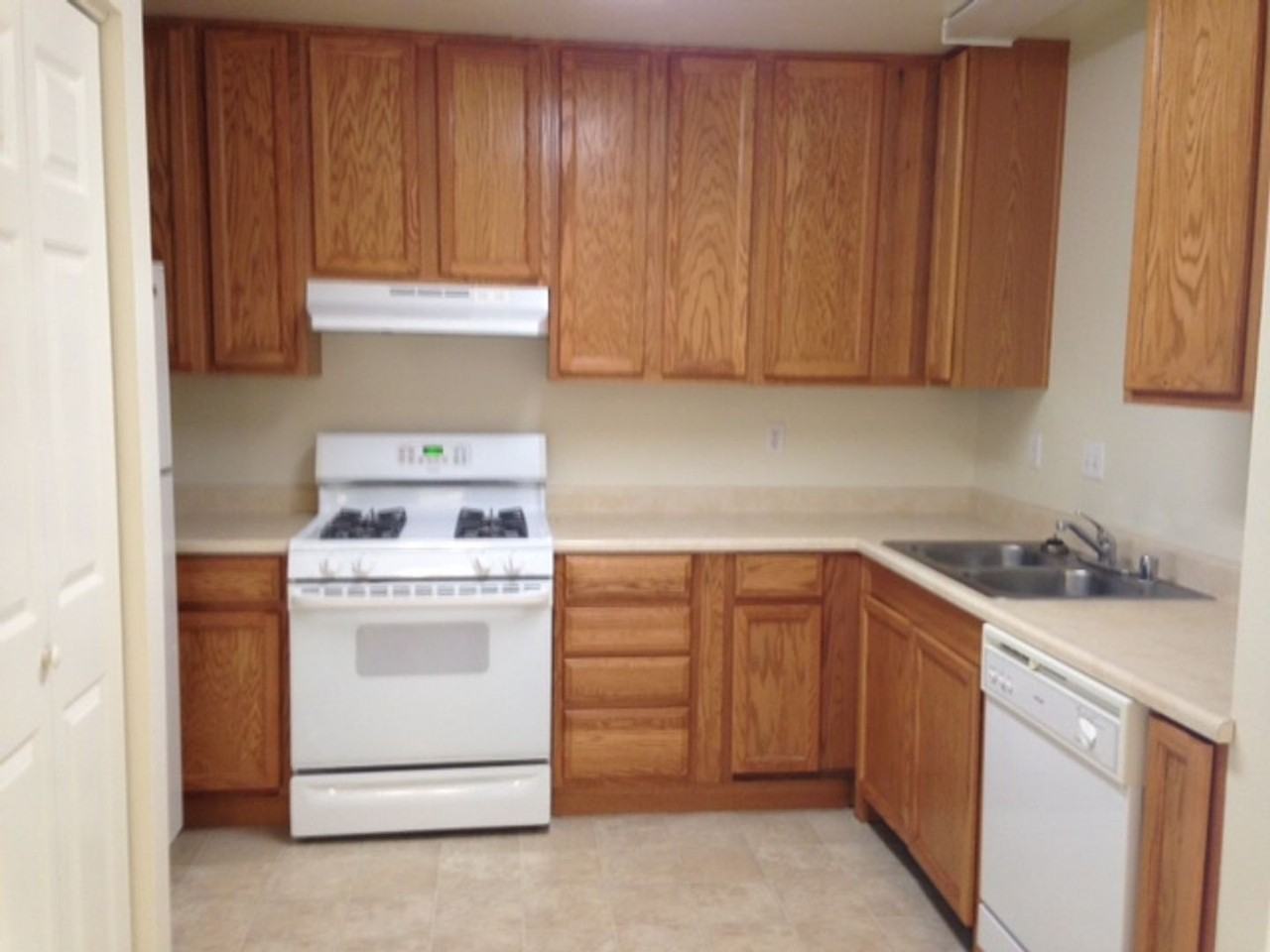 1756 EUGENIA AVENUE - Photo 2 of 6