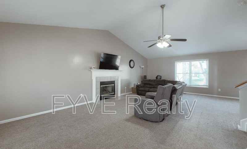 8607 Clover Glade Dr - Photo 2 of 31