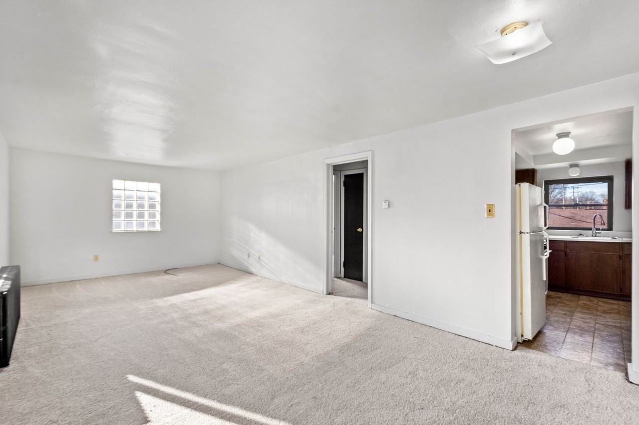 21-62 Melvin Court (Melvin Court Complex) - Photo 3 of 36