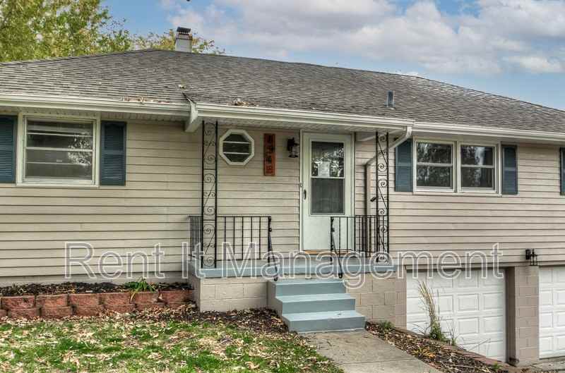 8548 Burt St - Photo 2 of 27