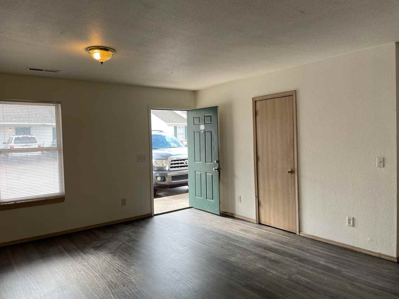 100 Josie Place - Photo 3 of 9