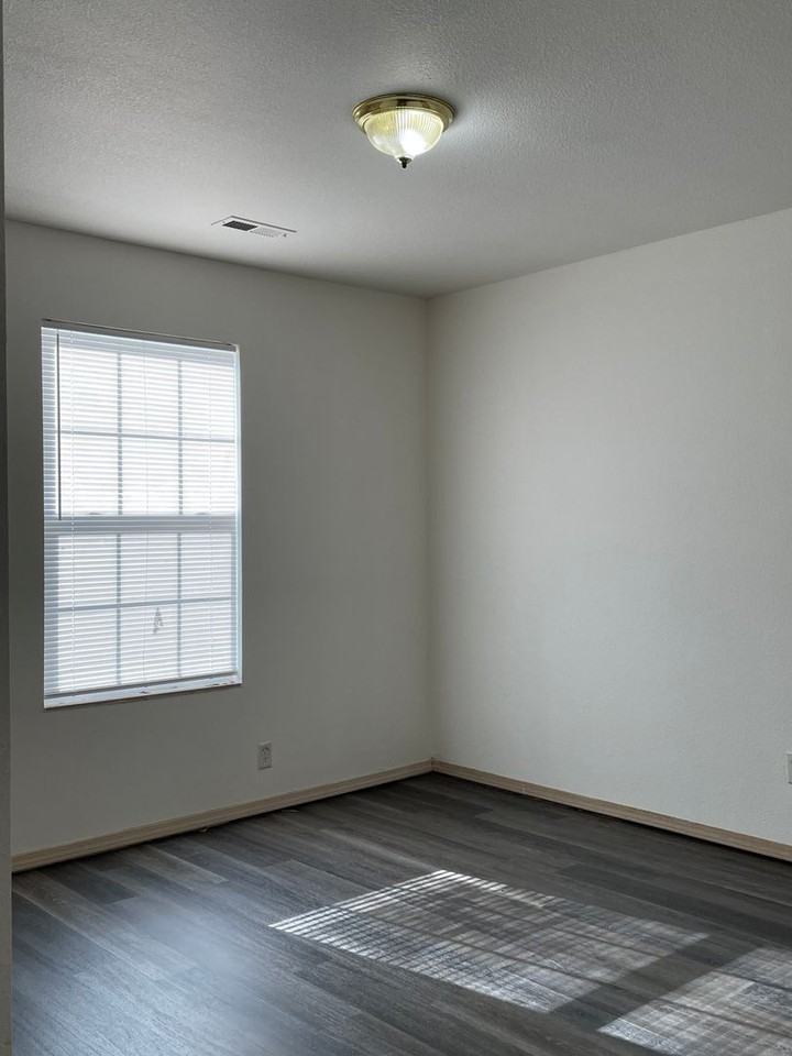 100 Josie Place - Photo 7 of 10