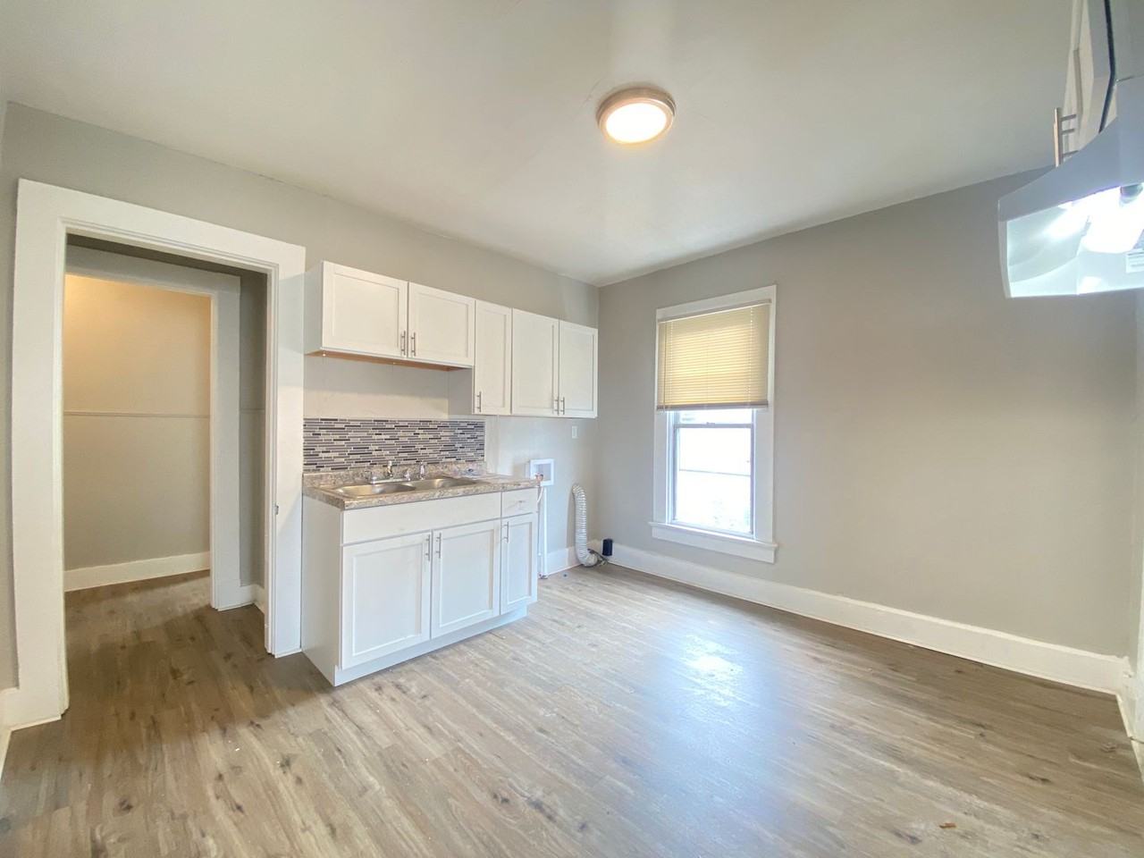 323 Harrison St - Photo 2 of 39