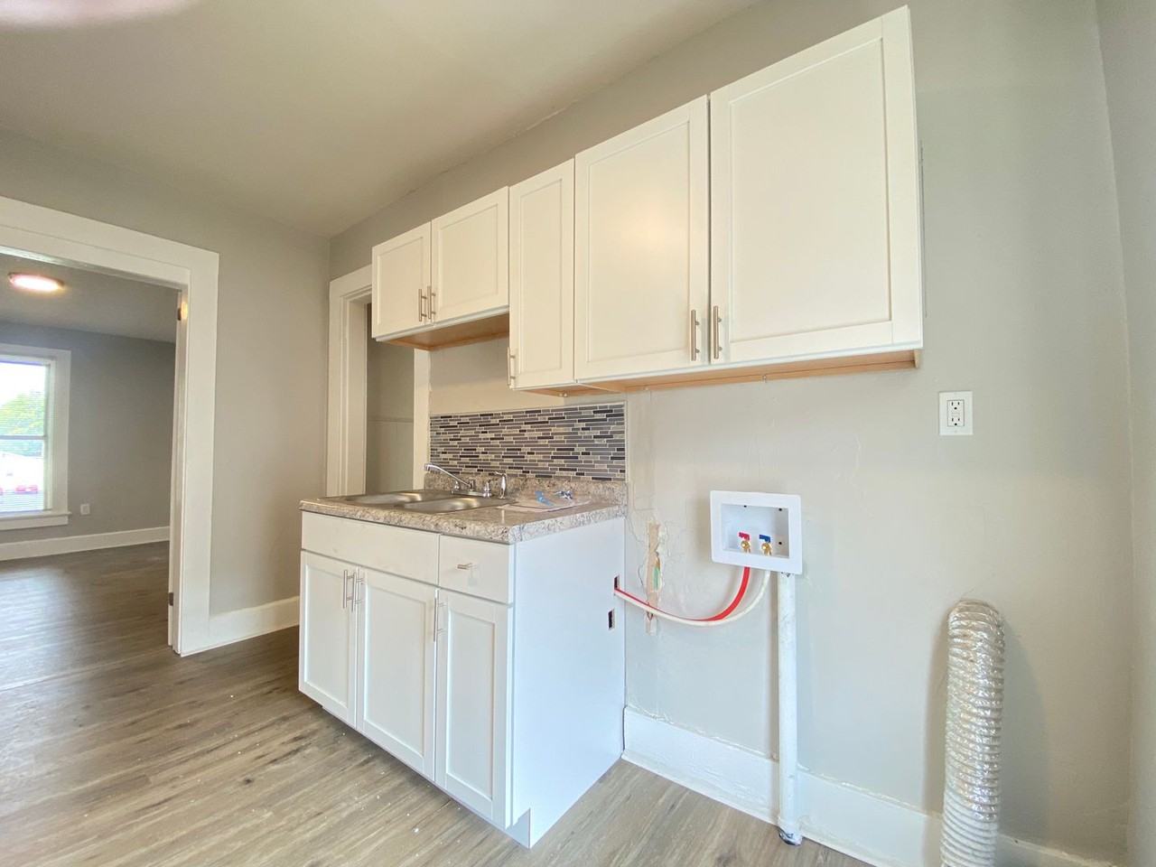 323 Harrison St - Photo 3 of 39