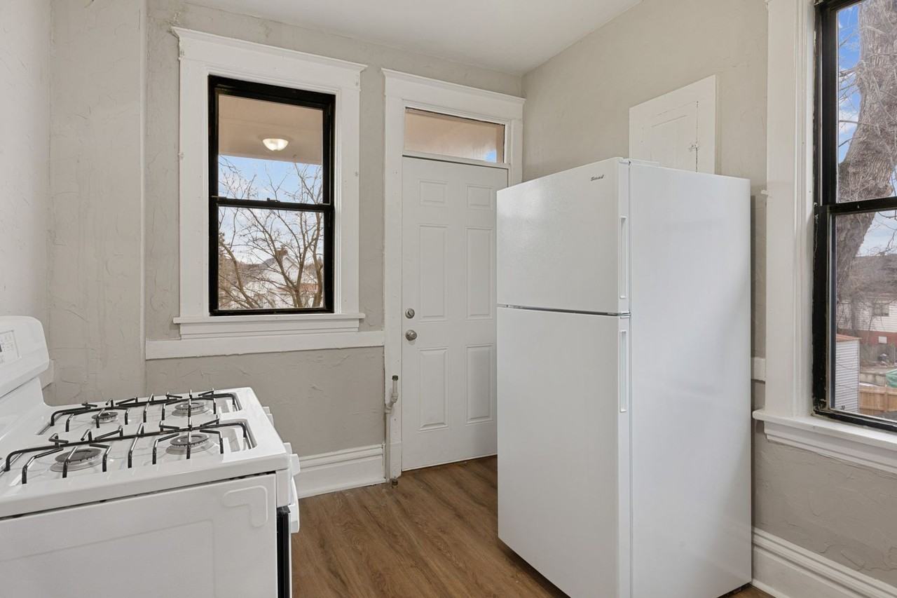 2759 Glen Mawr St - Photo 2 of 17