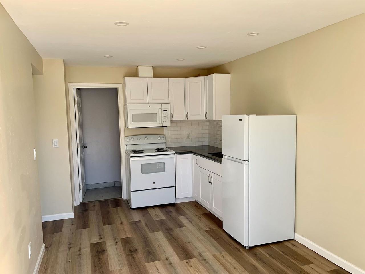 1169 Wanda ave - Photo 2 of 7