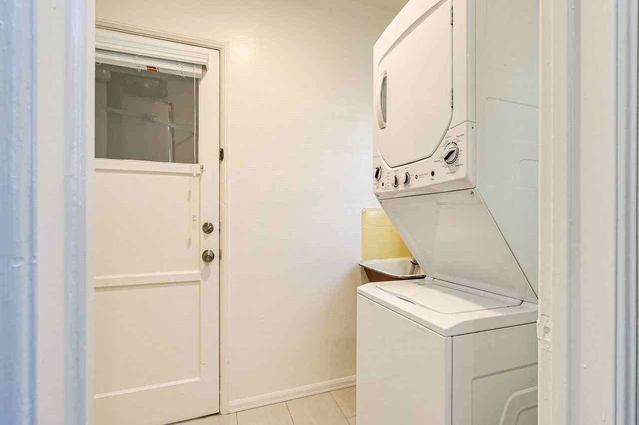 681 1/2 Levering Ave - Photo 6 of 11