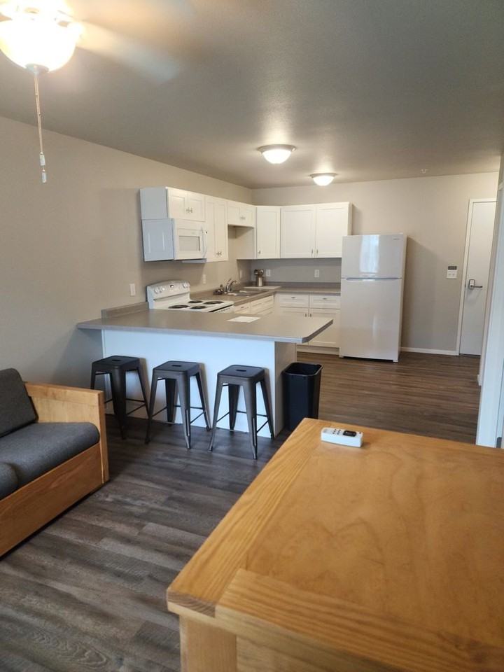 Plaza View Apartments - Photo 4 of 11