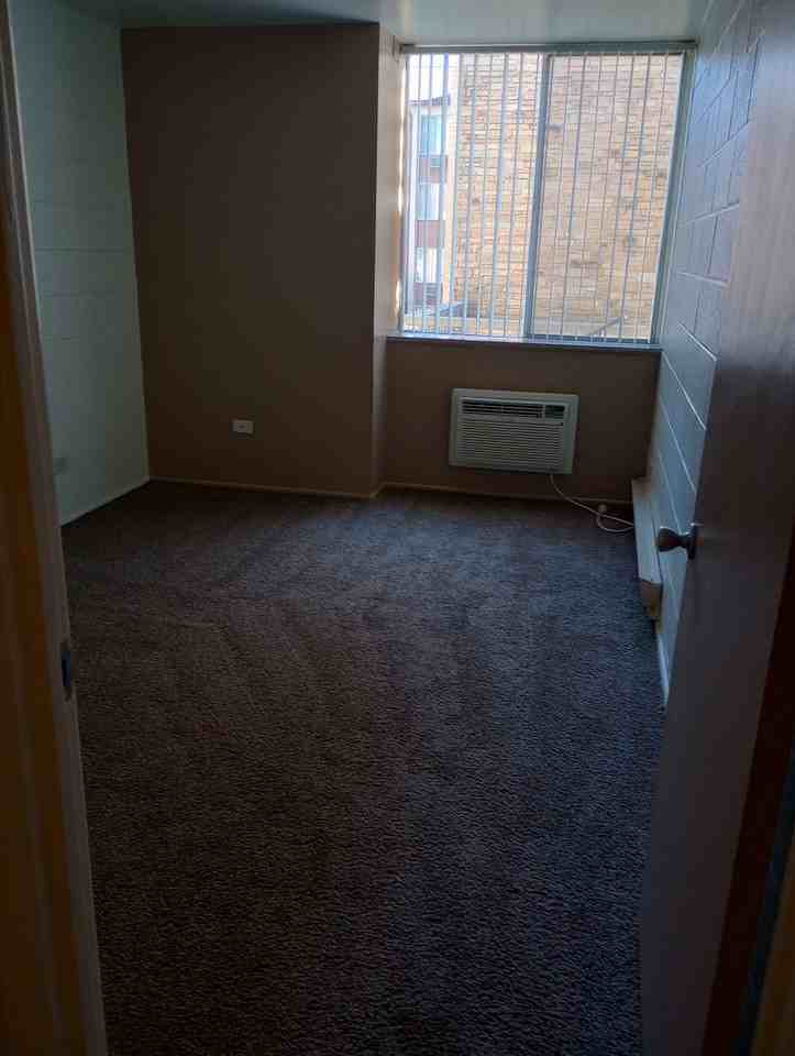 THE QUADS APARTMENTS - Photo 4 of 7