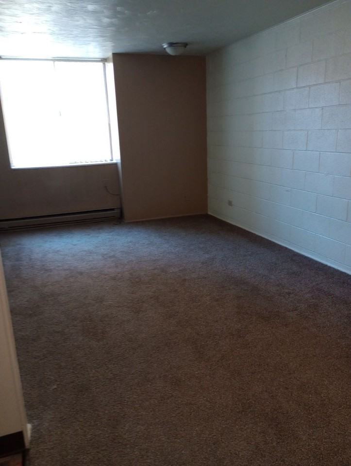 THE QUADS APARTMENTS - Photo 6 of 7