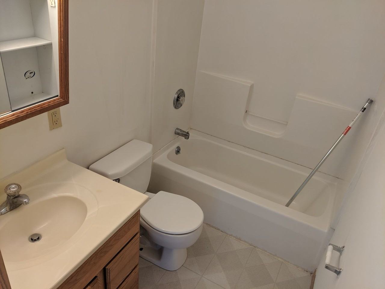 830 Greenbrier Road - Photo 4 of 9