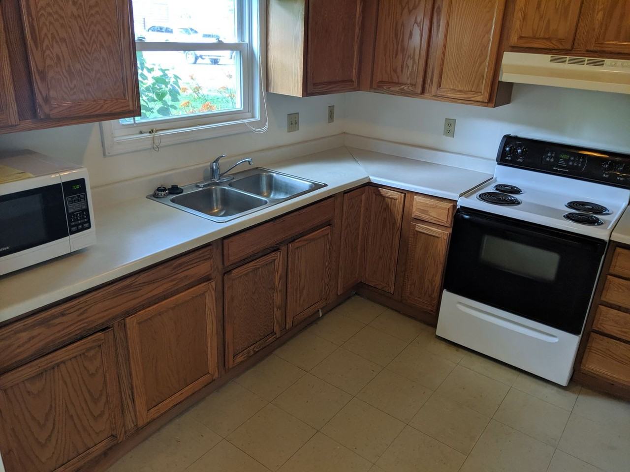 830 Greenbrier Road - Photo 6 of 9