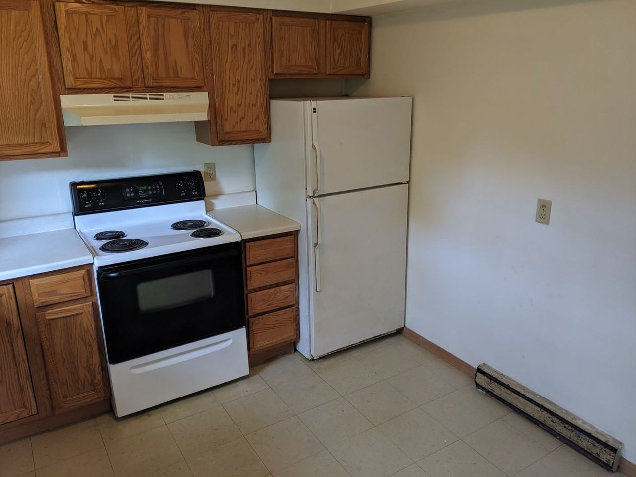 830 Greenbrier Road - Photo 7 of 9