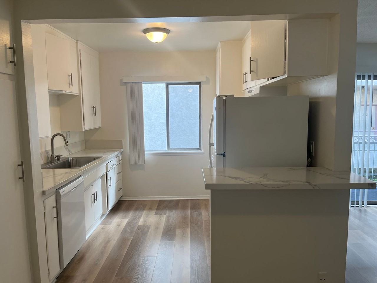 911 S. Sherbourne Dr. - Photo 3 of 28