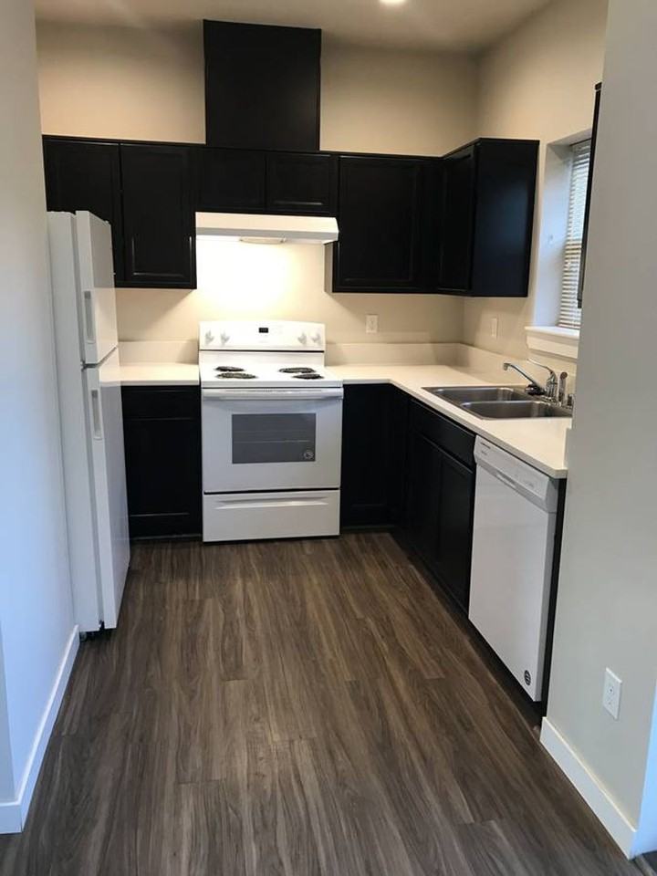 2043 Washington St - Photo 2 of 12