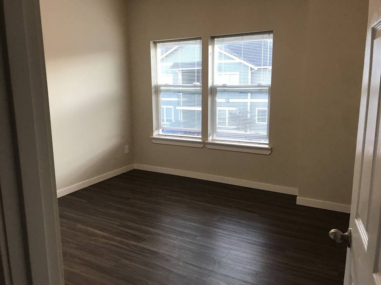 2043 Washington St - Photo 6 of 12