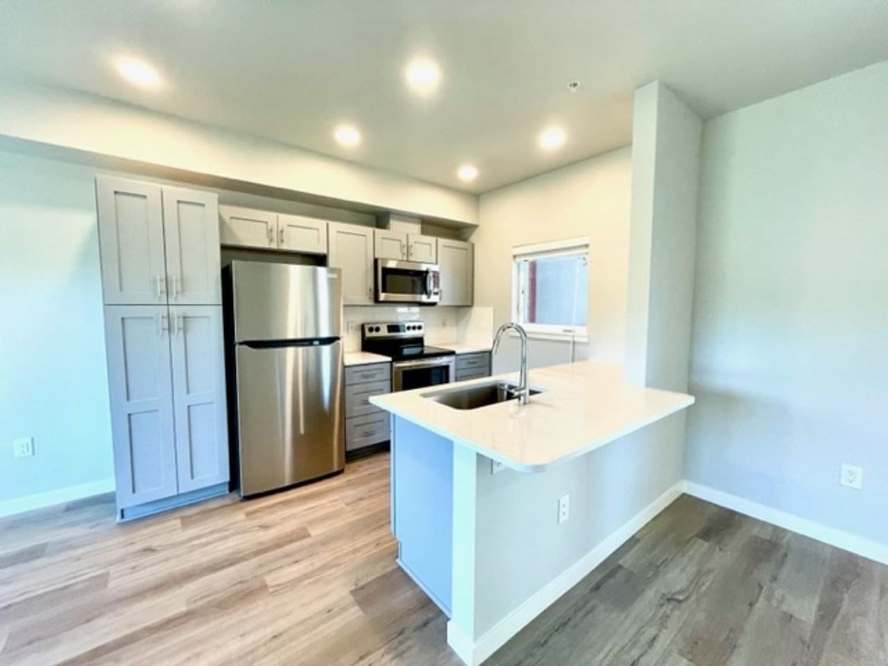 6252 W State St - Photo 3 of 8