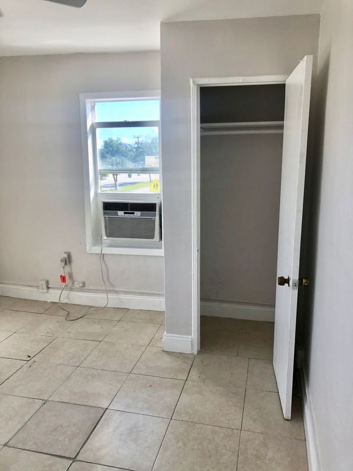 1186 Retail LLC - Photo 3 of 7