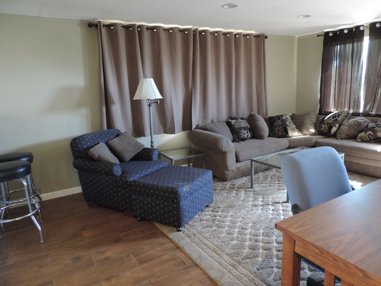 Skyline 401 - Tombstone - Photo 2 of 13