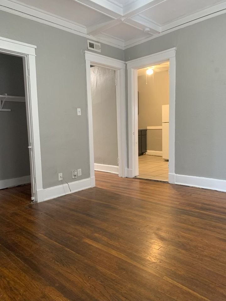 Newport Apartments / Newport Apts LLC - Photo 3 of 10