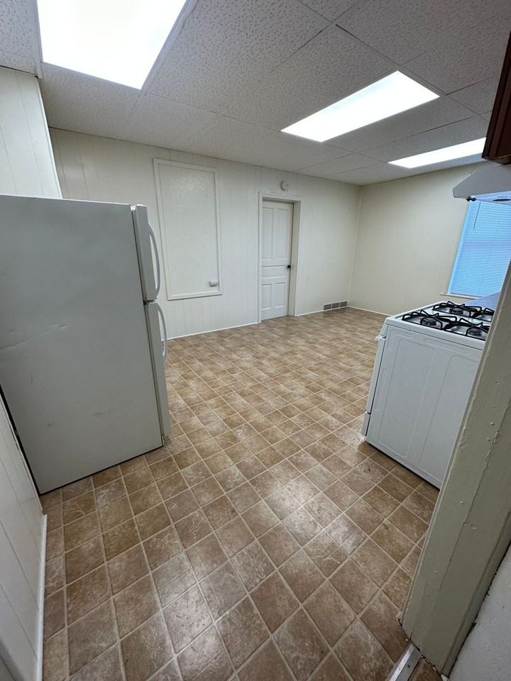 314 South State Street - Photo 7 of 49