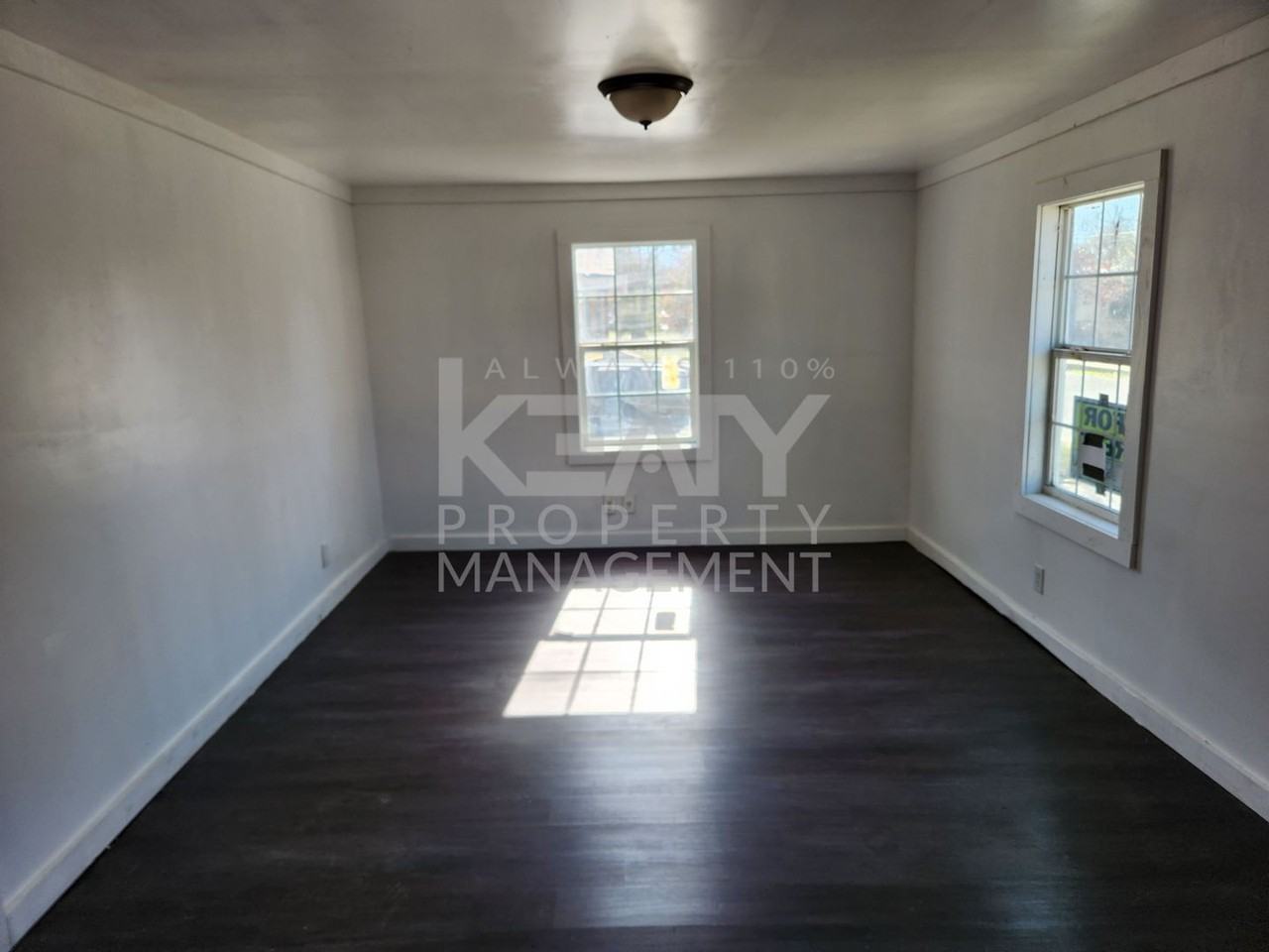 737 St Cyr - Photo 3 of 5