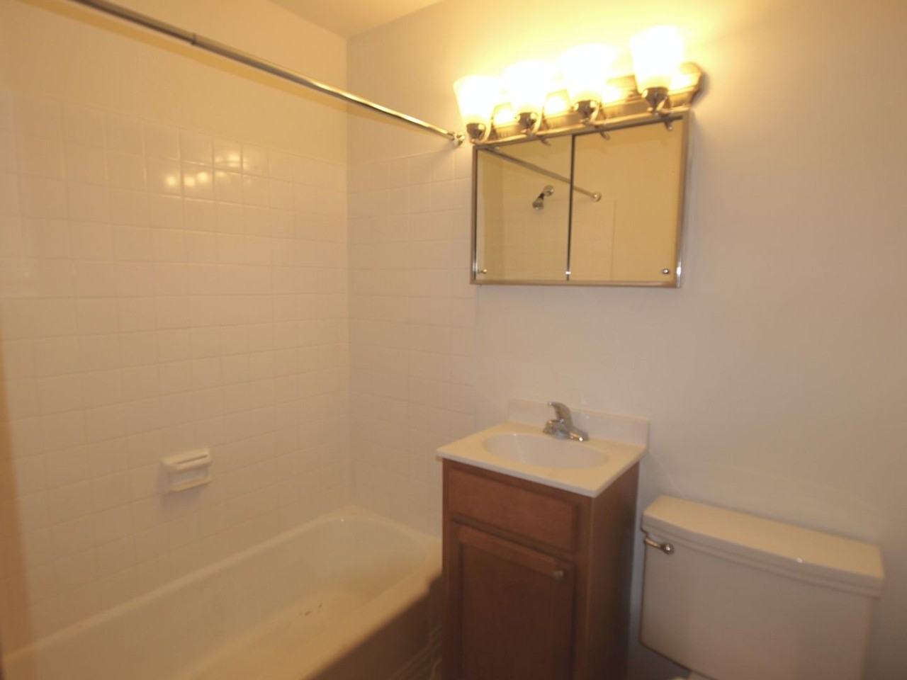 1700/10 Johnson St - Photo 4 of 7