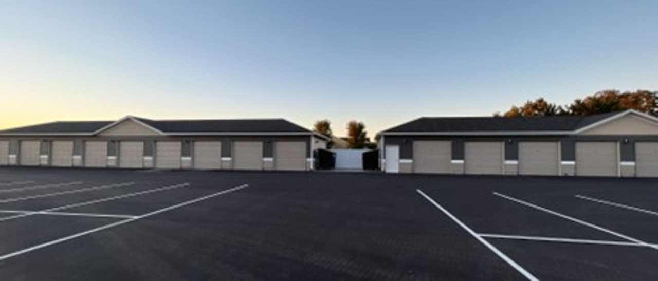 Falcon Apartments 3 - Photo 7 of 17