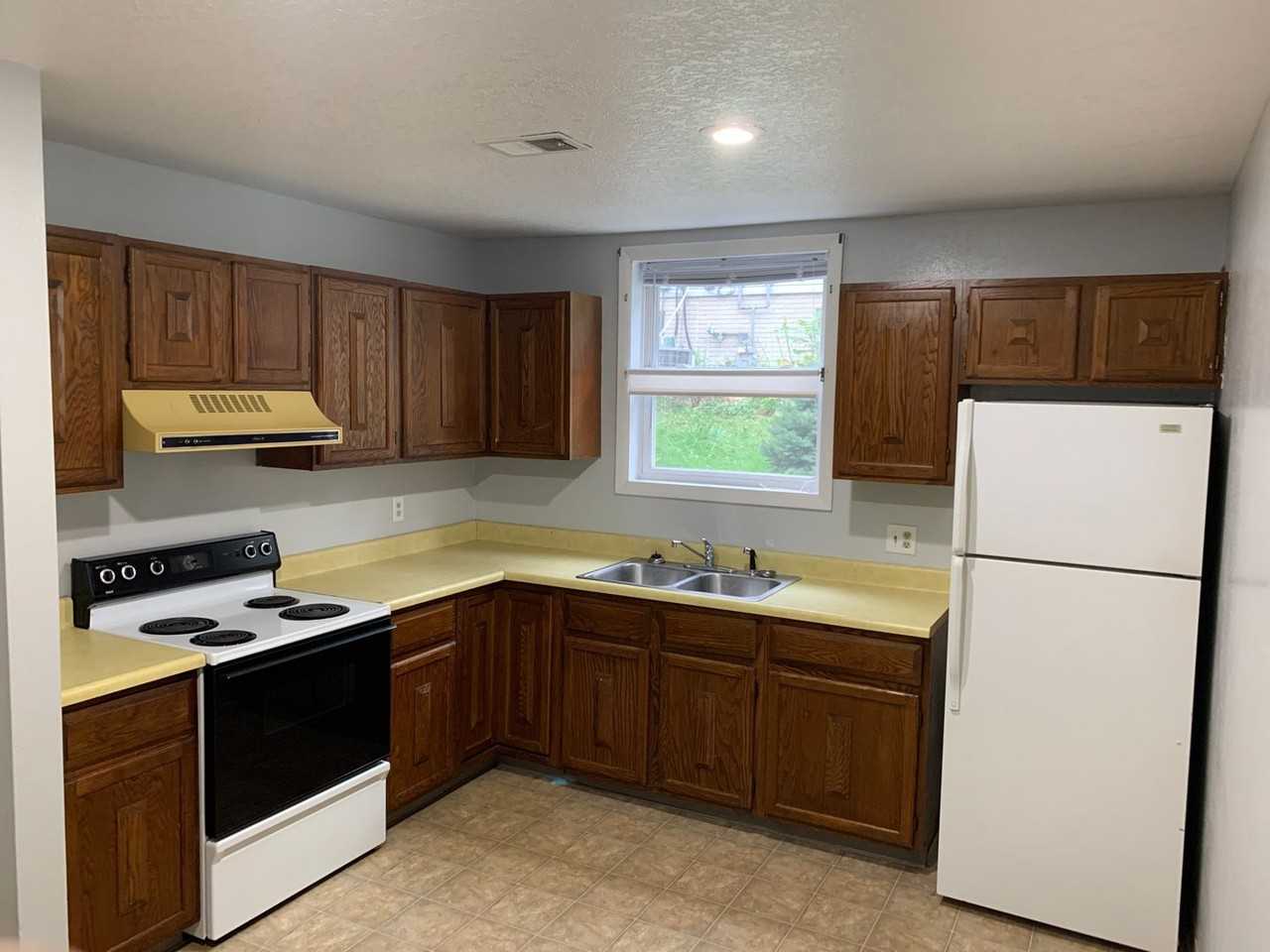 Princeton Iowa nice 3plex - Photo 2 of 22