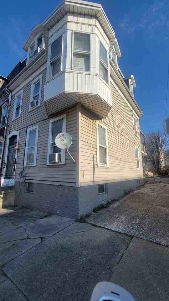 301 N Queen Street - Photo 2 of 22