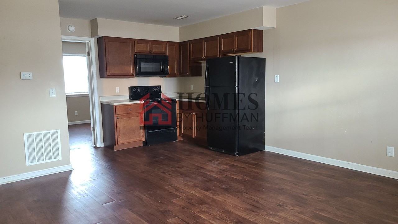 Elmwood Apartment Building - Photo 3 of 6