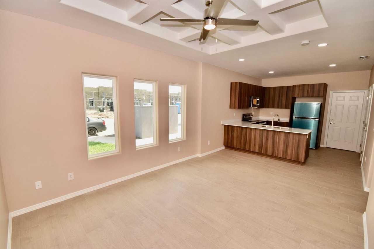 Yuki Hashimoto - 3100 Kenwood - Photo 2 of 12