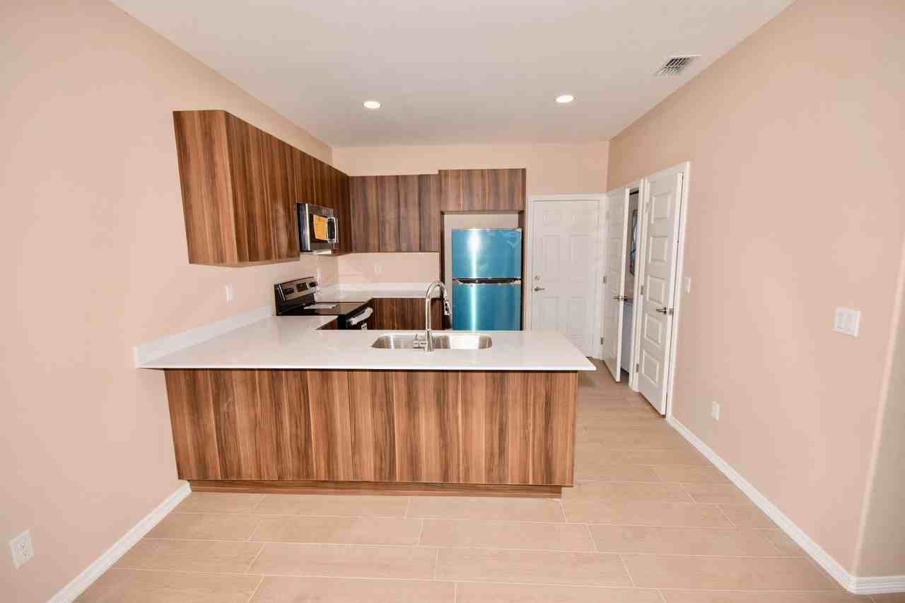 Yuki Hashimoto - 3100 Kenwood - Photo 3 of 12