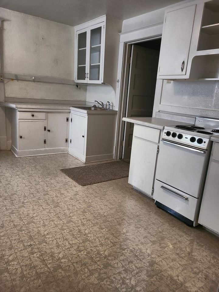 1013 Lee - Photo 3 of 7