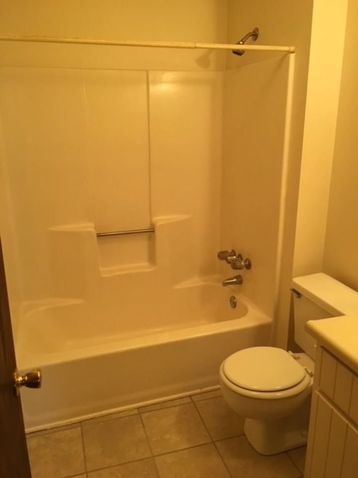 1755 Poplar St #B - Photo 7 of 8