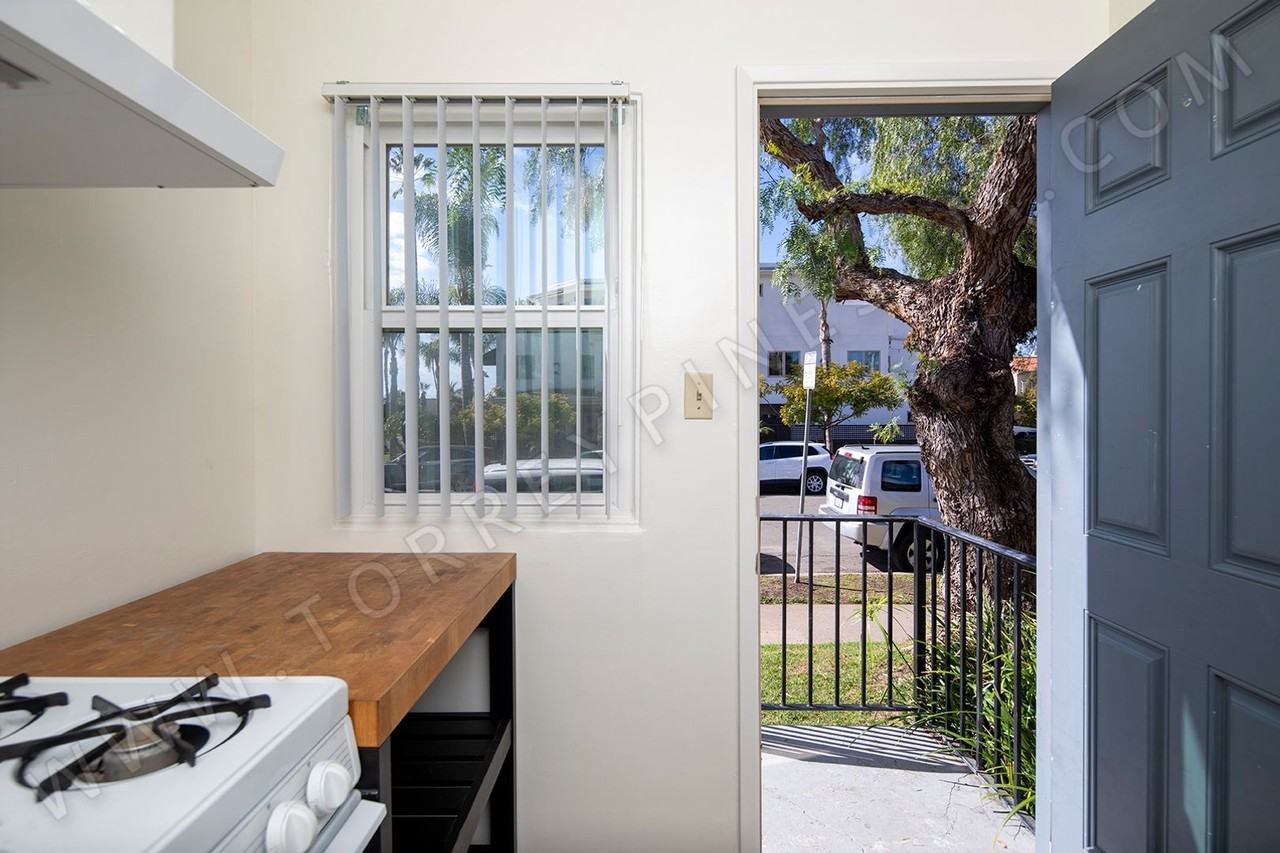 1404 1/2 Grand Ave - Photo 6 of 9