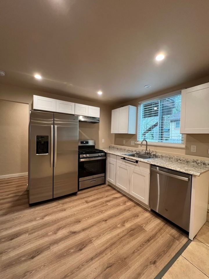 12-769 - Photo 3 of 12