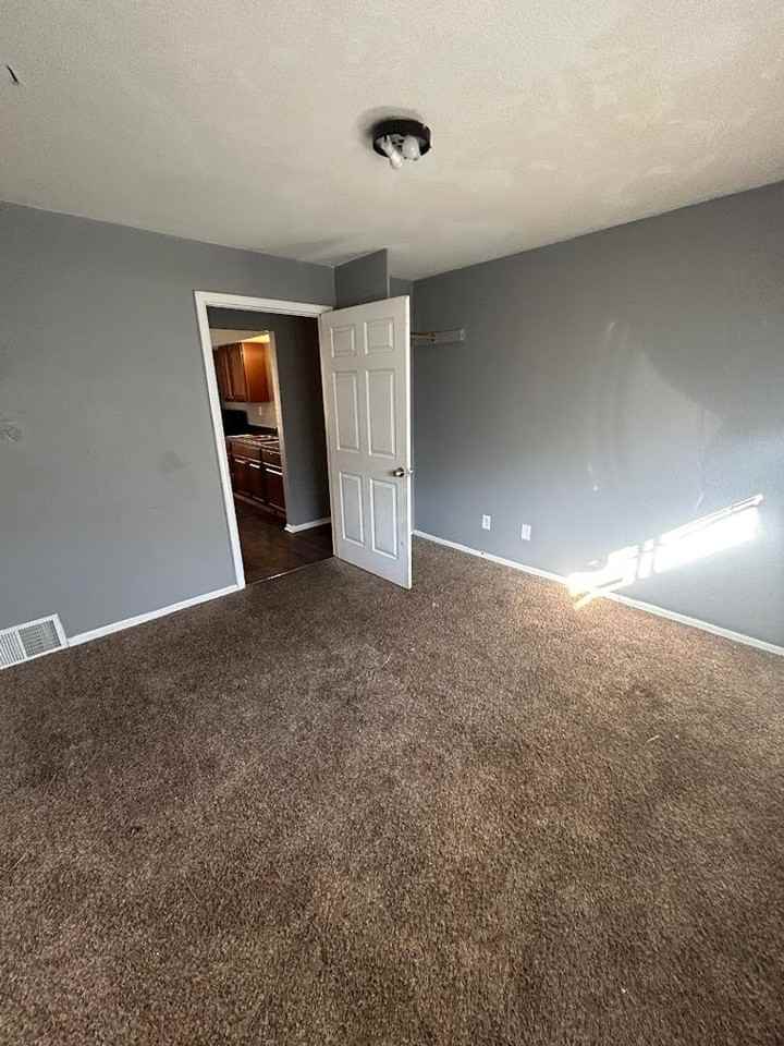 9142n95tK(723) - Photo 3 of 4