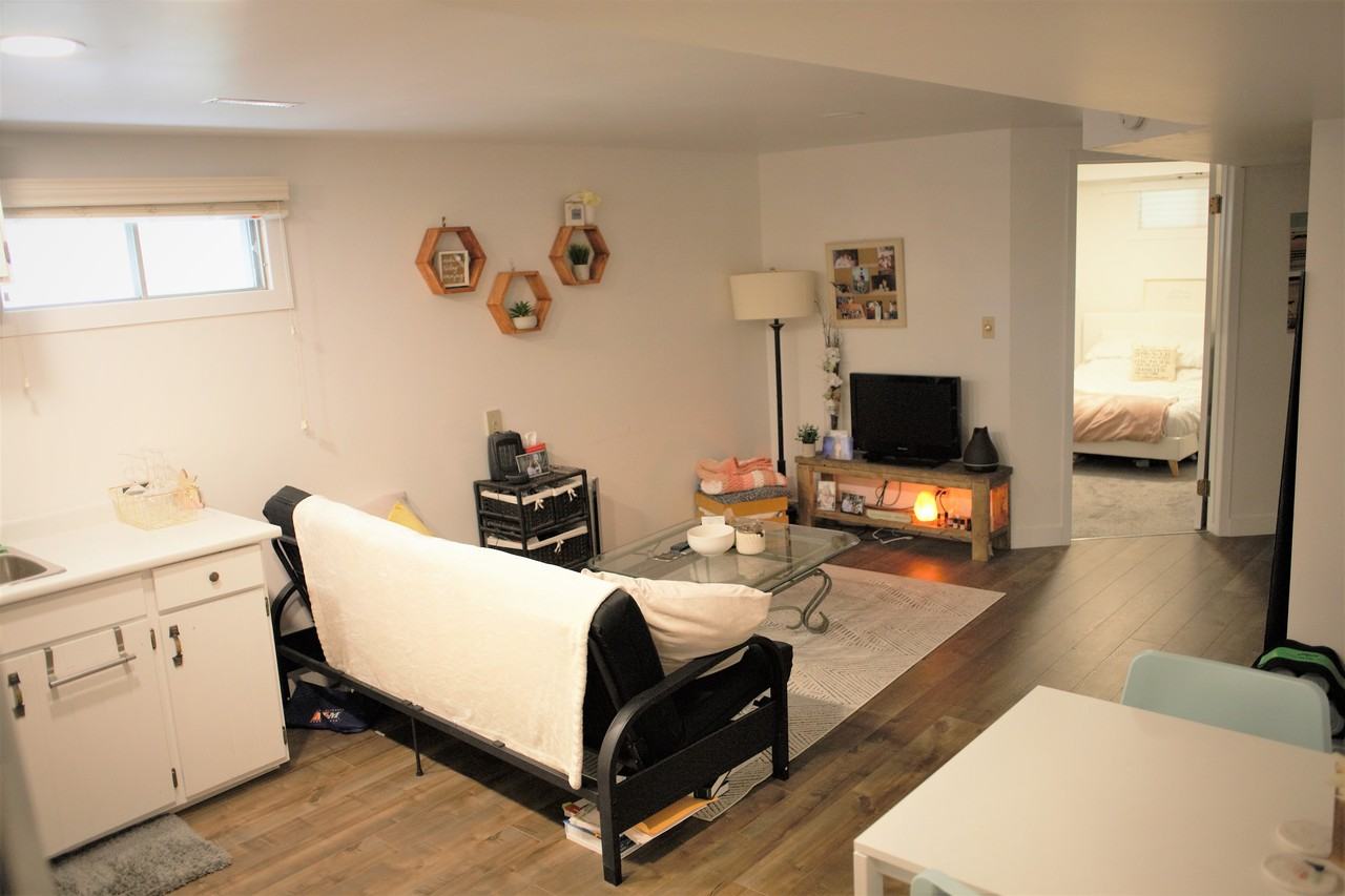 133 27 Avenue Northwest, Calgary, AB T2M 2H3 1 Bedroom House for 1,490