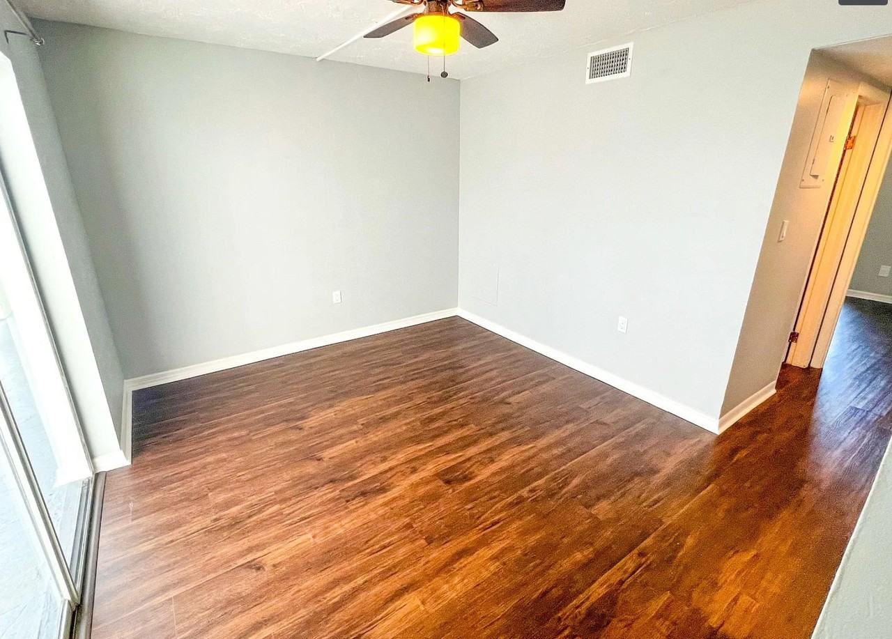 276 Polk Avenue - Photo 5 of 9