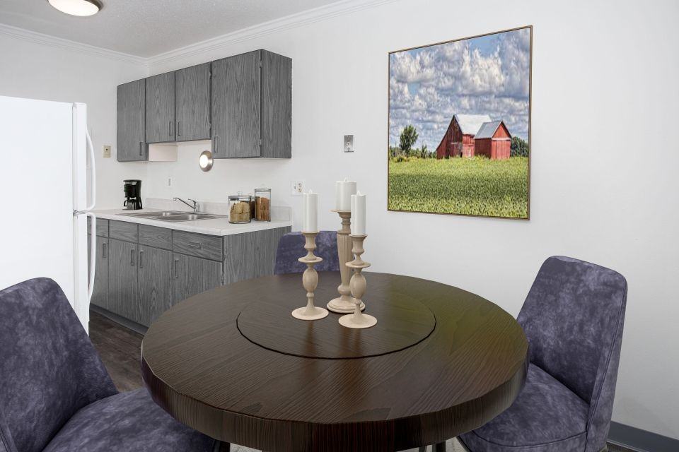 2040 Burnstead Dr - Photo 3 of 9