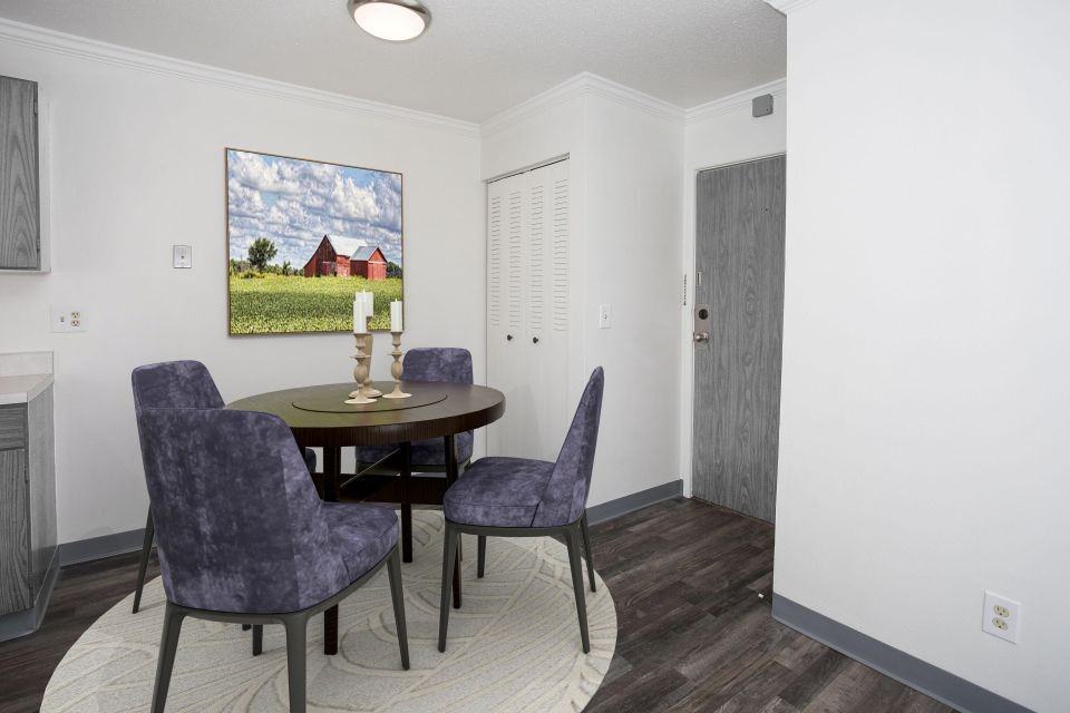 2040 Burnstead Dr - Photo 6 of 9