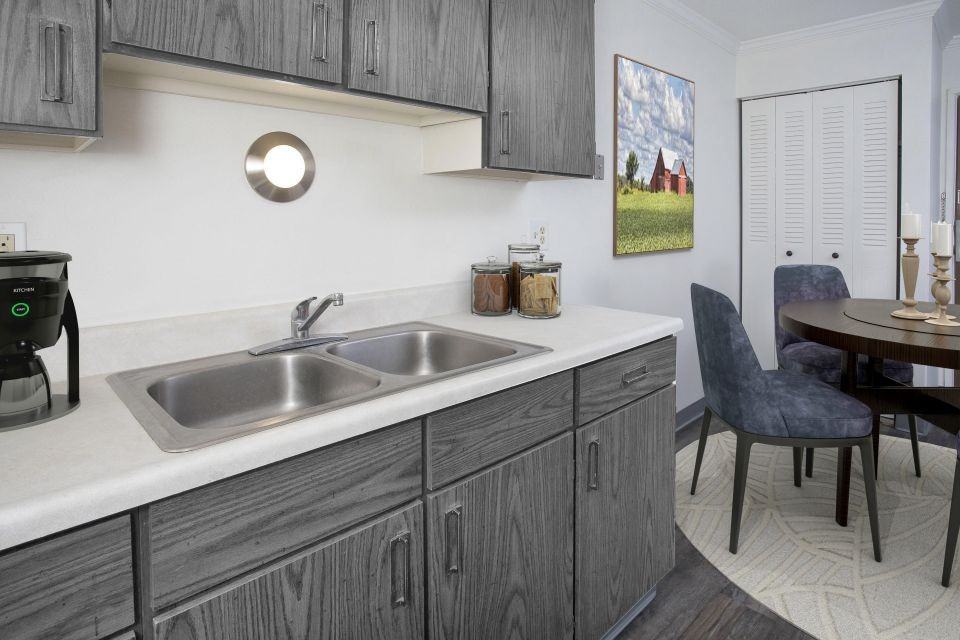 2040 Burnstead Dr - Photo 7 of 9