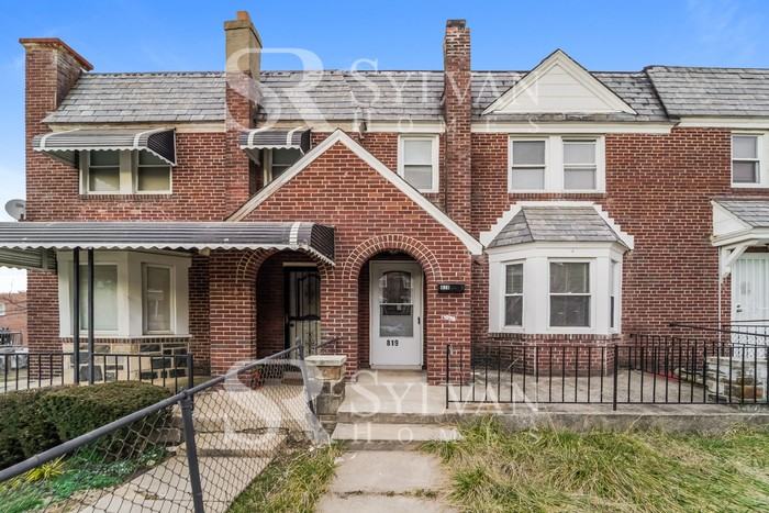 819 Lyndhurst St - Photo 2 of 17