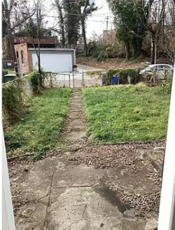 527 Willow Ave - Photo 3 of 13