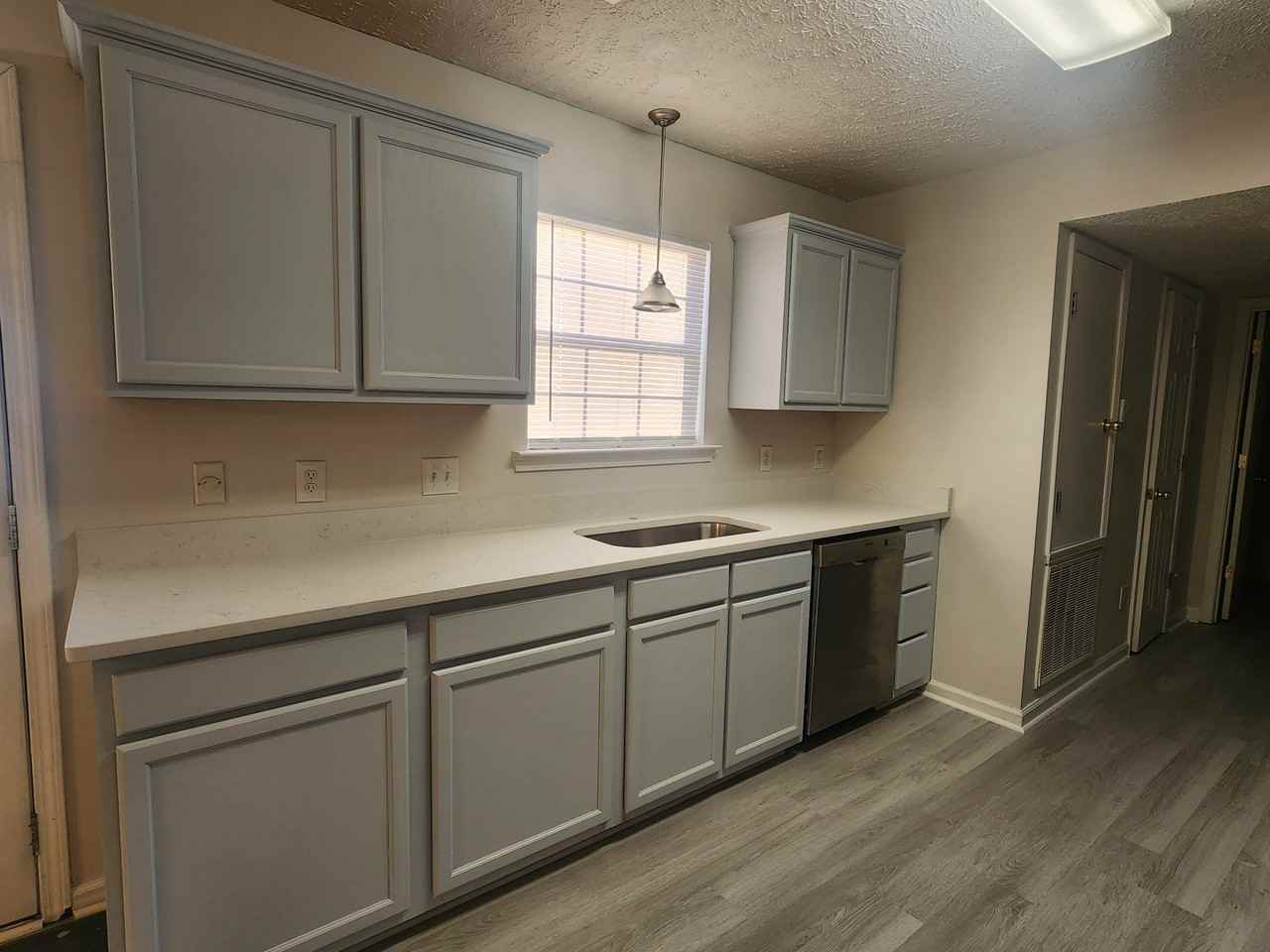 1720 Portview Ct #1 - Photo 3 of 25