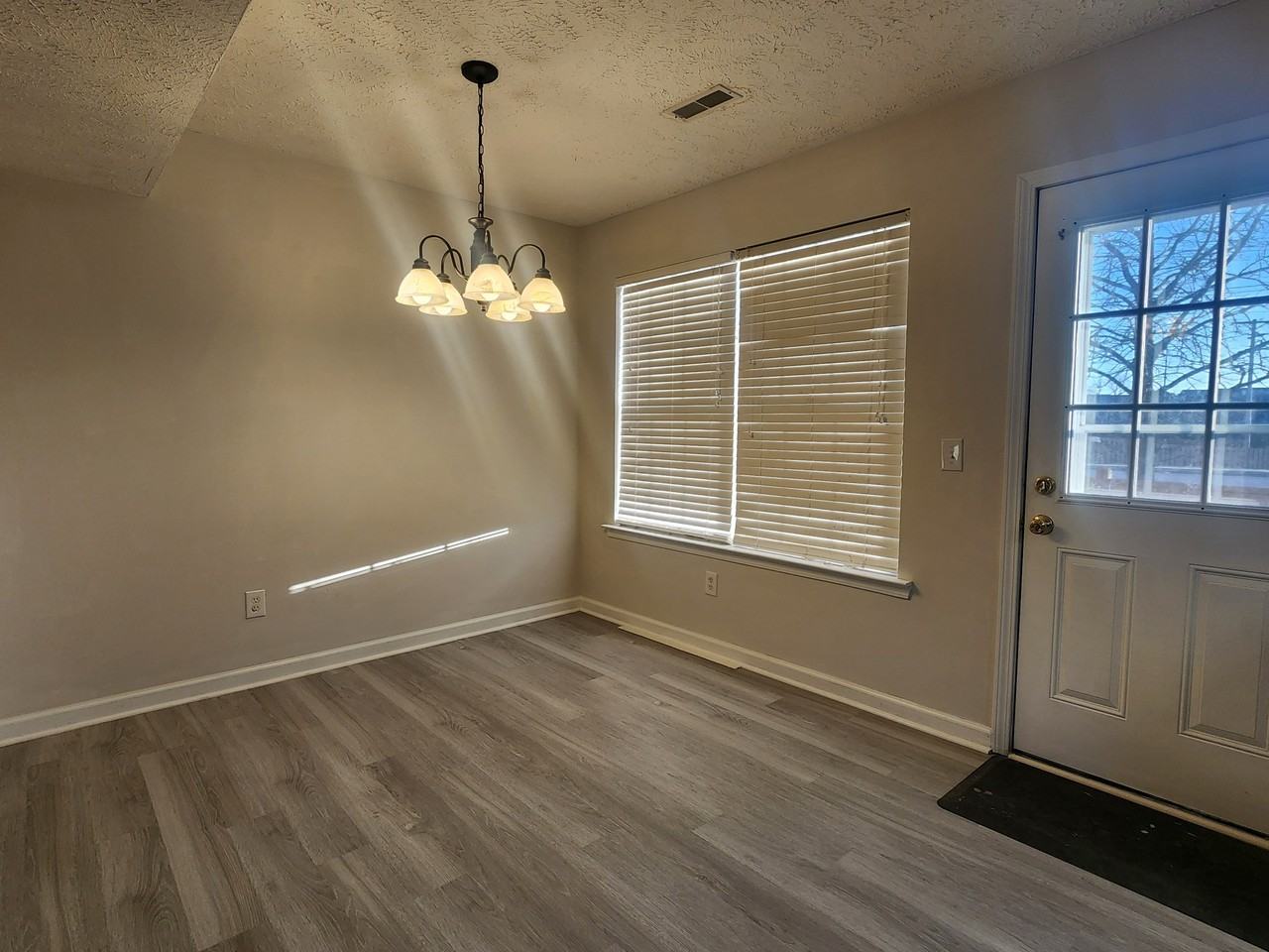 1720 Portview Ct #1 - Photo 4 of 25