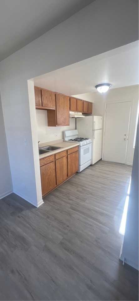 2403 24th St #C - Photo 2 of 9