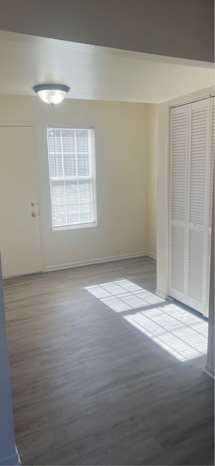 2403 24th St #C - Photo 3 of 9
